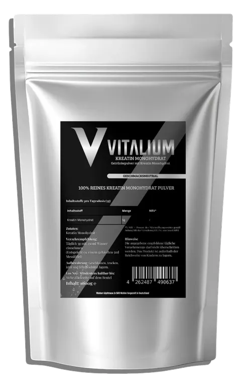 Vitalium Kreatin Monohydrat 1000 g: silberner Standbeutel mit schwarzem Etikett und silbernem Diagonalstreifen